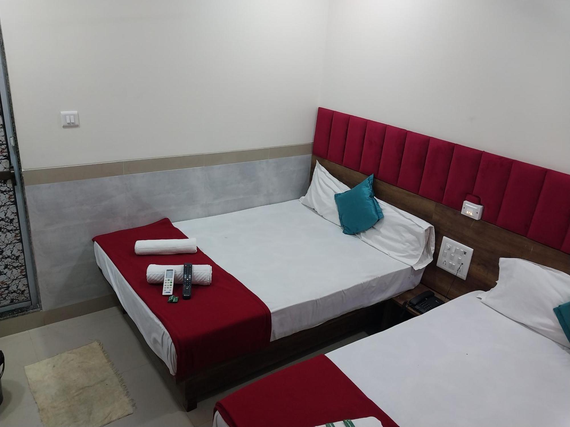 Hotel New Balaji Residency Mumbai Exteriör bild