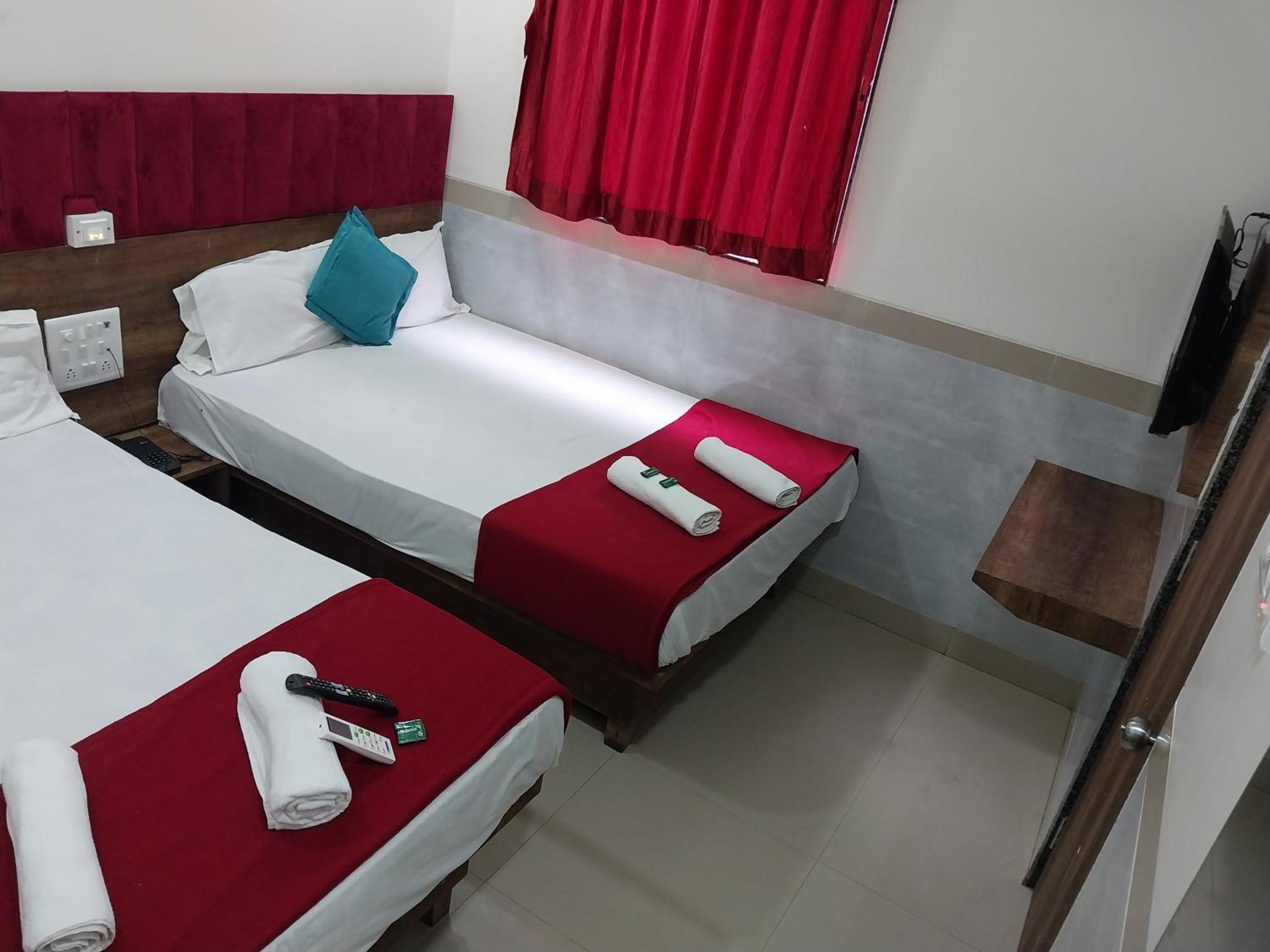 Hotel New Balaji Residency Mumbai Exteriör bild