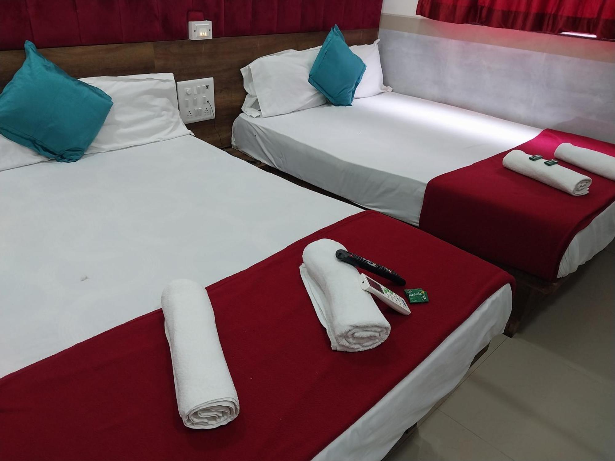 Hotel New Balaji Residency Mumbai Exteriör bild