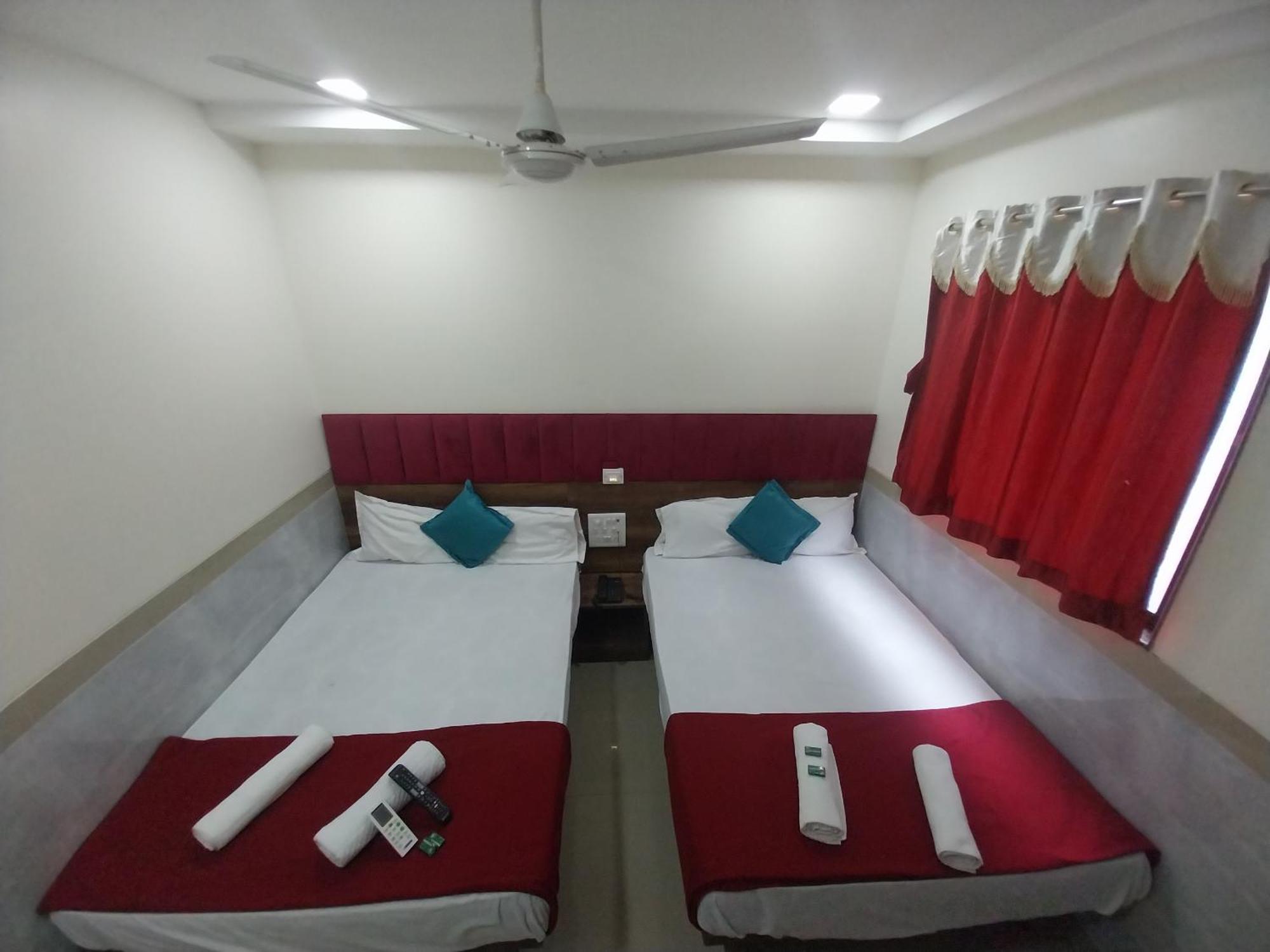 Hotel New Balaji Residency Mumbai Exteriör bild