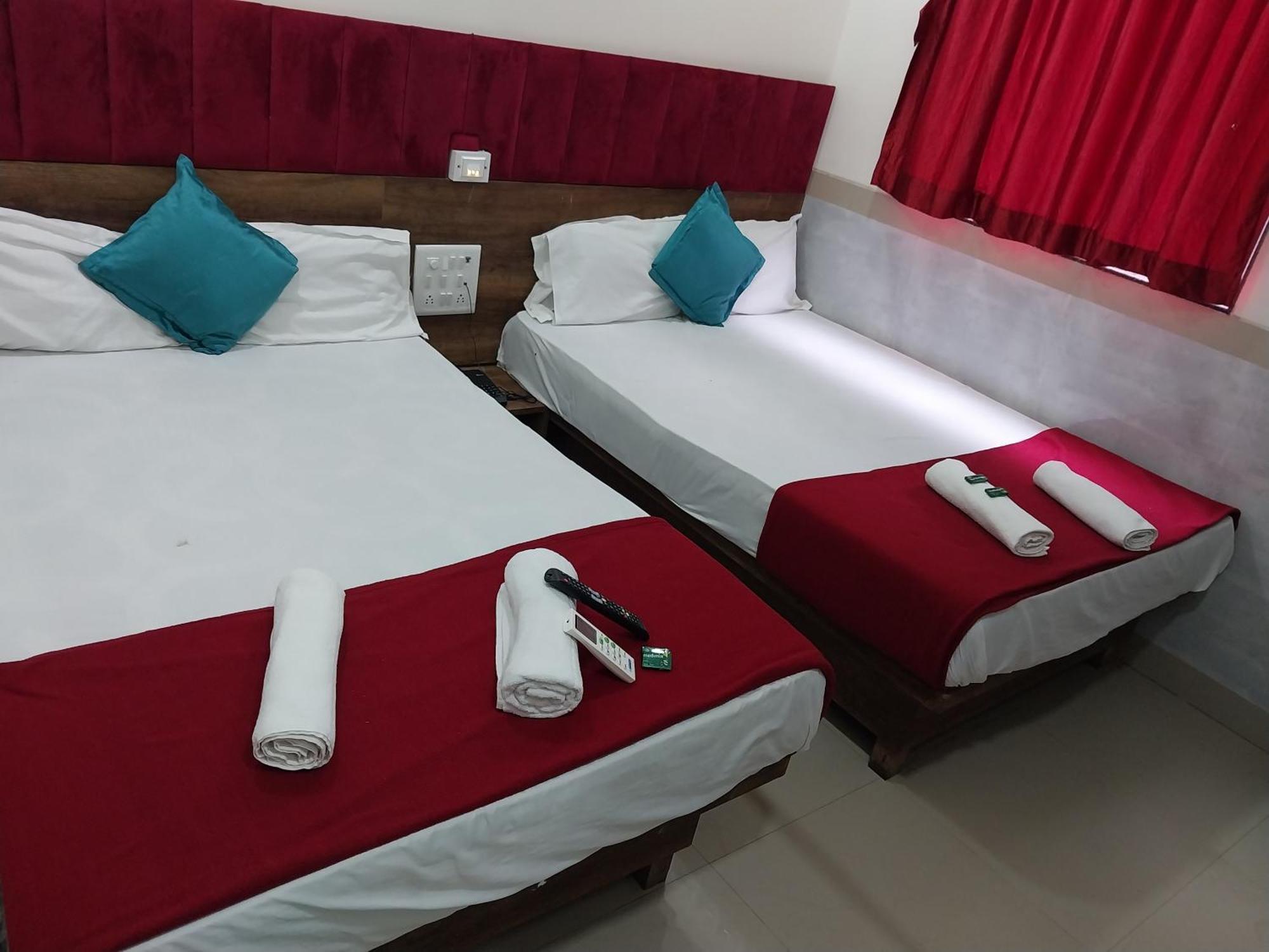 Hotel New Balaji Residency Mumbai Exteriör bild