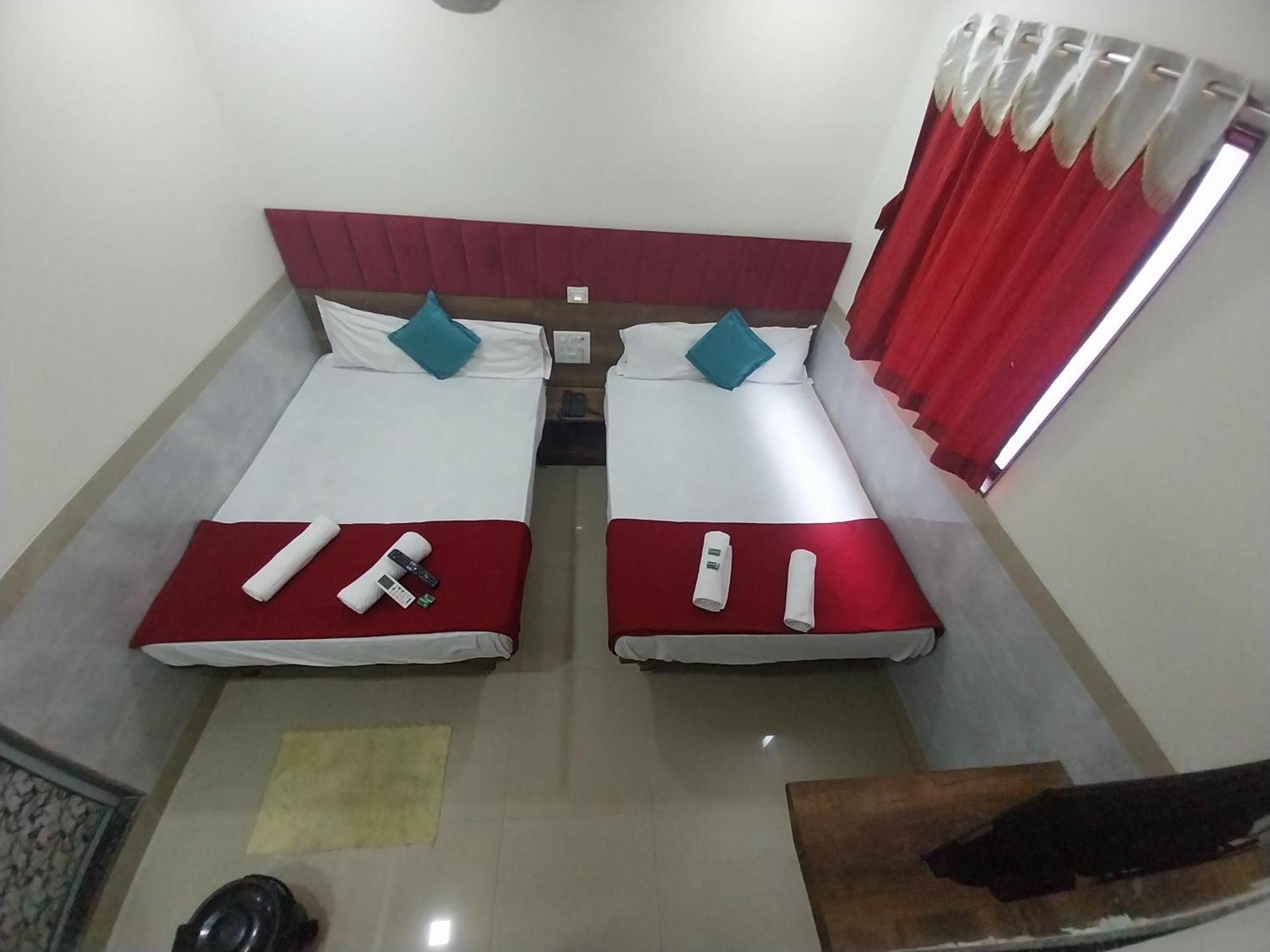 Hotel New Balaji Residency Mumbai Exteriör bild