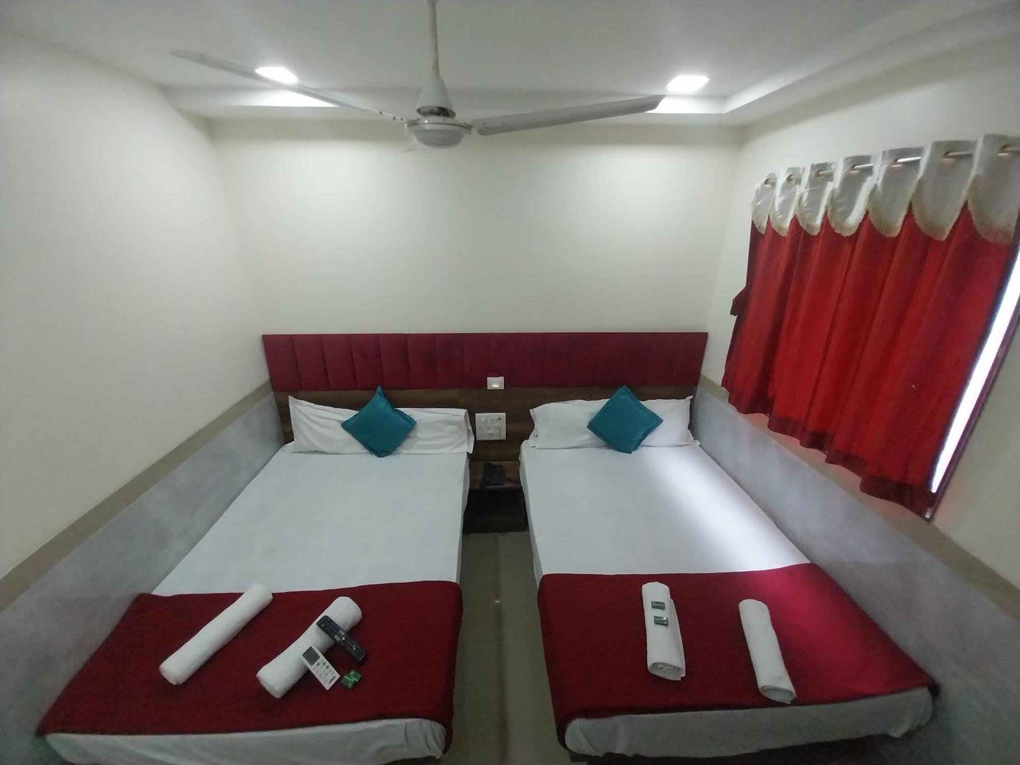 Hotel New Balaji Residency Mumbai Exteriör bild