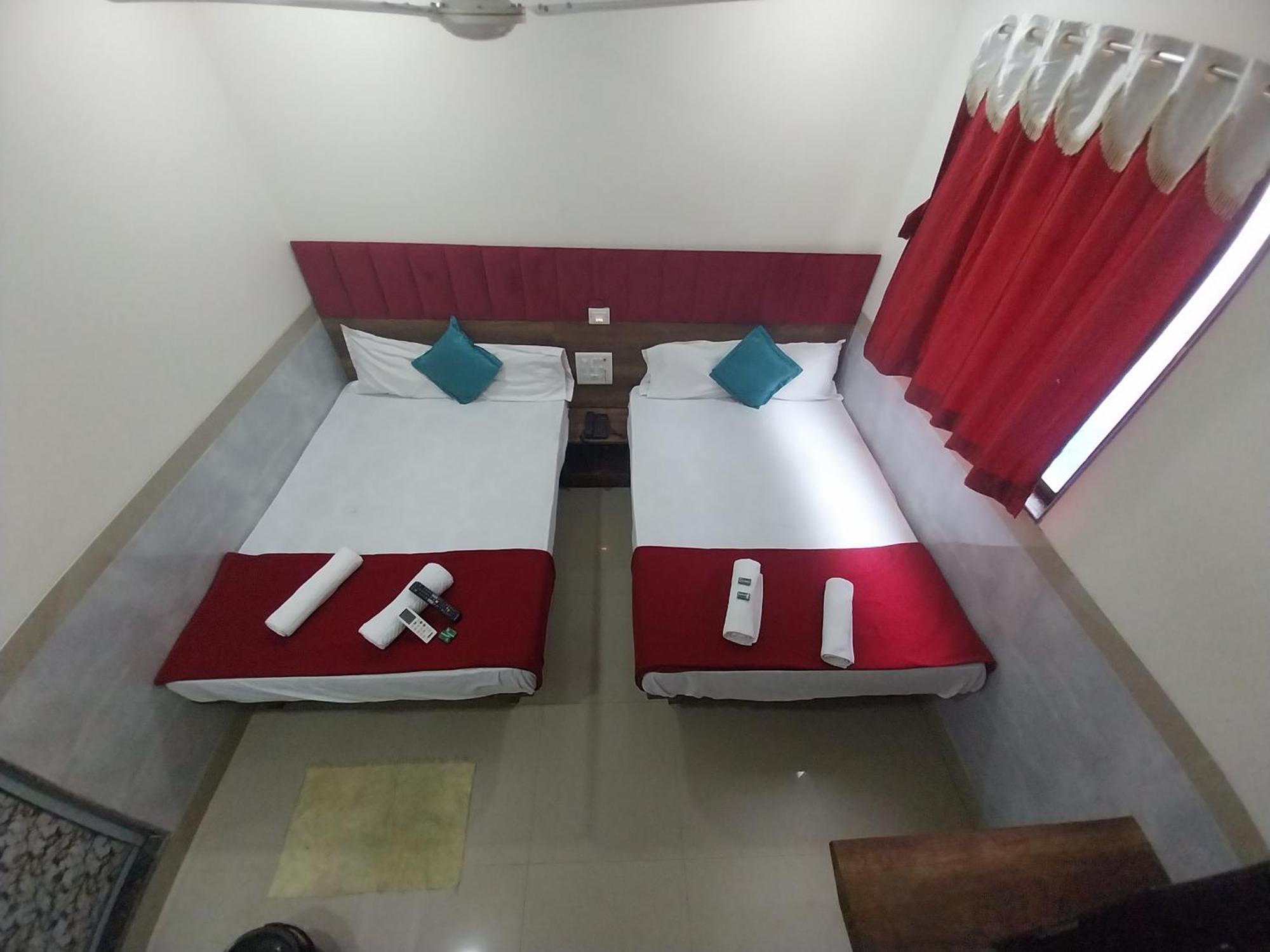 Hotel New Balaji Residency Mumbai Exteriör bild